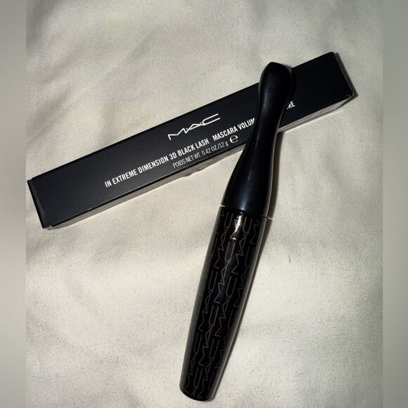 NWT- MAC IN EXTREME DIMENSION 3D BLACK LASH MASCARA - Picture 6 of 6